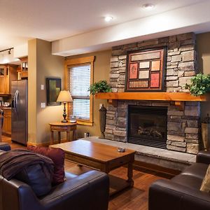 Three-Bedroom House Lodge #22