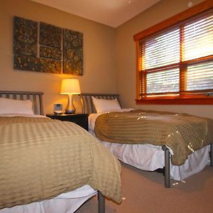 Three-Bedroom House Lodge #14